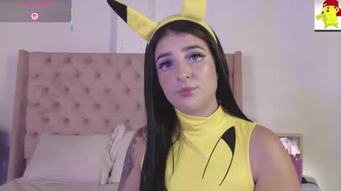 Snapshot of linoshka_1 chatting on November 2025 09:04:02 PM Luciana online show from November 2025 09:04:02 PM