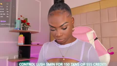 Snapshot of linsyadams chatting on December 2024 08:00:01 PM online show from December 2024 08:00:01 PM