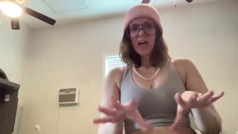 Snapshot of linusloves chatting on February 2026 07:43:02 PM linusloves online show from February 2026 07:43:02 PM