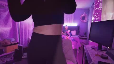 linuxgirlsudosu online show from April 2026 02:36:02 PM