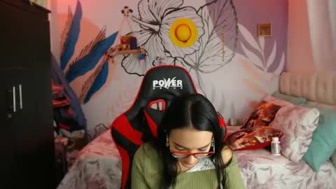 LinzyBaner online show from January 2025 11:12:01 PM