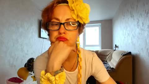 Liora Weiss online show from May 2026 09:06:01 AM
