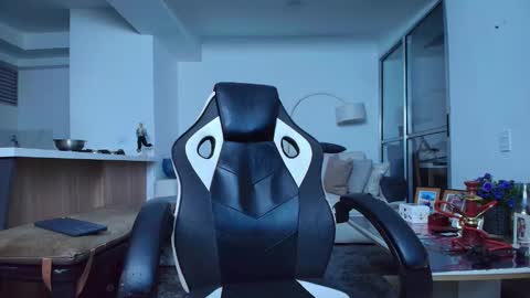 Snapshot of liorvante chatting on February 2026 05:51:02 AM Lior Vante online show from February 2026 05:51:02 AM