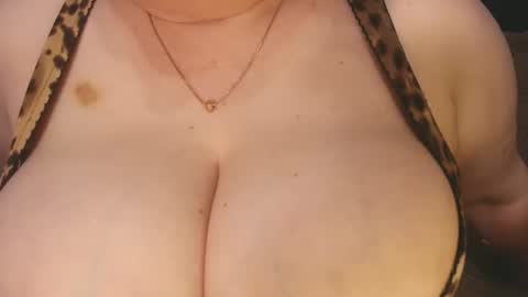 Snapshot of lipsaddiction chatting on May 2026 02:57:01 PM LIpsAddiction online show from May 2026 02:57:01 PM