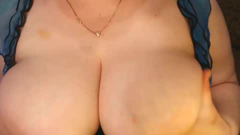 Snapshot of lipsaddiction chatting on May 2026 01:28:02 PM LIpsAddiction online show from May 2026 01:28:02 PM