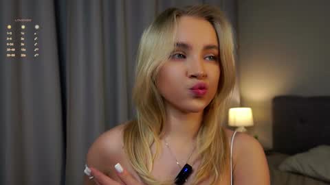 Snapshot of lipswithsmileonthem chatting on February 2025 01:11:01 AM Amelia online show from February 2025 01:11:01 AM