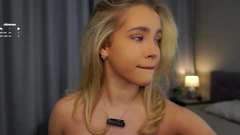 Snapshot of lipswithsmileonthem chatting on February 2025 01:08:01 AM Amelia online show from February 2025 01:08:01 AM