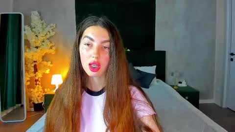 Lira revery online show from November 2025 01:00:02 AM