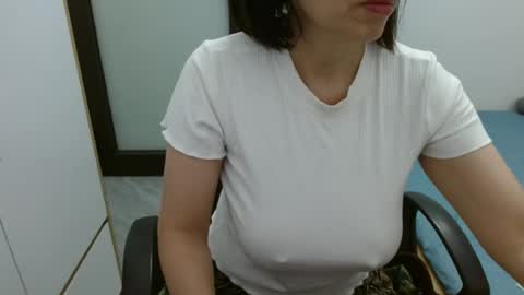 lisa_1011 online show from July 2026 09:54:01 PM