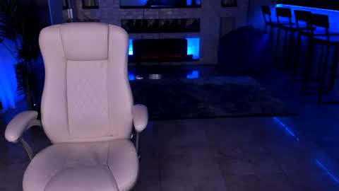 Snapshot of lisa_elfy chatting on January 2025 04:43:02 PM lisa_elfy online show from January 2025 04:43:02 PM