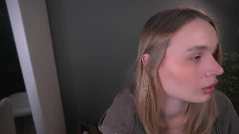 Elisabeth or Lisa online show from December 2025 08:26:01 PM