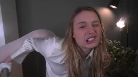 Elisabeth or Lisa online show from December 2025 08:28:02 PM