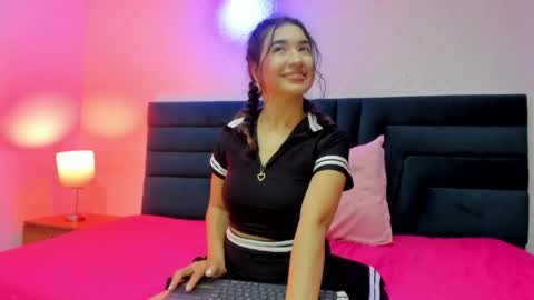 lisa white  online show from April 2026 08:22:02 PM
