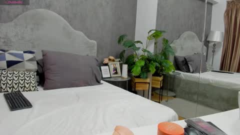 lisacroft online show from February 2026 06:28:01 AM