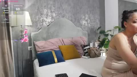 lisacroft online show from May 2026 06:52:01 AM