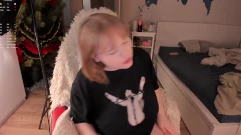 -Lisa- Help me to reach 100 thumbs up3 online show from January 2025 02:08:02 PM