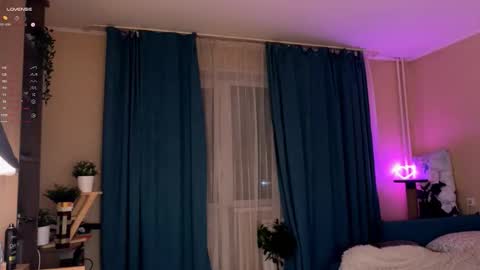 -Lisa- Help me to reach 100 thumbs up3 online show from September 2025 09:39:02 PM