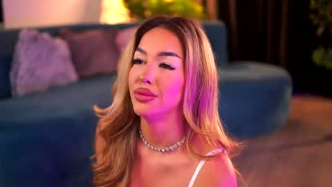 LisetteLuxe online show from April 2026 07:00:02 PM