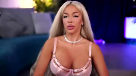 LisetteLuxe online show from July 2026 07:19:02 PM