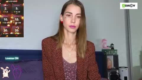 Kris Maks online show from September 2025 04:12:01 PM