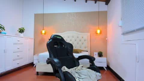 L I S S A  online show from January 2025 09:47:01 AM