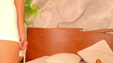 Snapshot of lissafeniix chatting on June 2026 08:42:01 AM Isaa online show from June 2026 08:42:01 AM