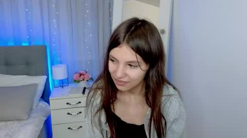 Snapshot of little__lunaa chatting on November 2025 12:04:01 PM online show from November 2025 12:04:01 PM