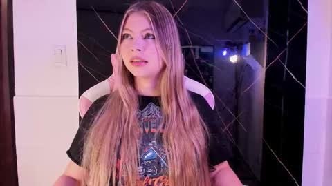 Snapshot of little_blode chatting on October 2025 11:33:01 AM little_blode online show from October 2025 11:33:01 AM