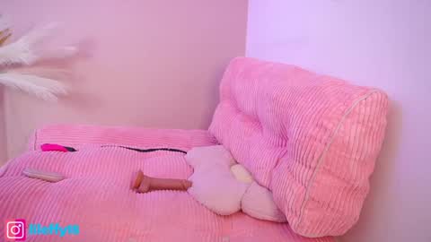 Snapshot of little_effy18_ chatting on December 2024 05:59:02 AM Little Effy online show from December 2024 05:59:02 AM