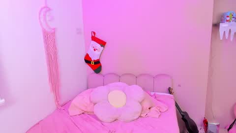 Snapshot of little_effy18_ chatting on December 2024 03:27:02 AM Little Effy online show from December 2024 03:27:02 AM