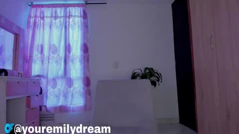 Snapshot of little_emilyd chatting on February 2026 04:33:01 PM Emily online show from February 2026 04:33:01 PM