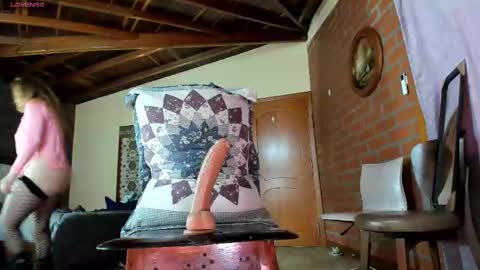 Snapshot of little_izzi chatting on February 2025 08:41:02 PM Izzi online show from February 2025 08:41:02 PM