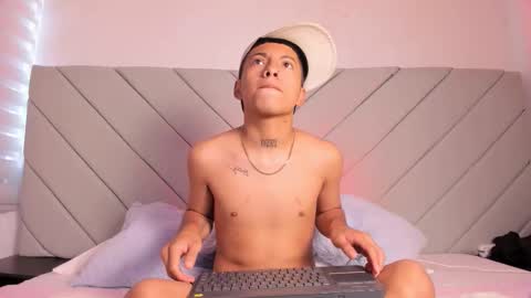 little_kris1 online show from October 2025 12:14:01 PM