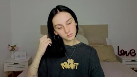 Snapshot of little_mollee chatting on October 2025 08:10:01 PM little_mollee online show from October 2025 08:10:01 PM