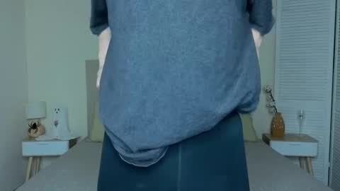 Snapshot of little_mollee chatting on November 2025 09:47:01 PM little_mollee online show from November 2025 09:47:01 PM