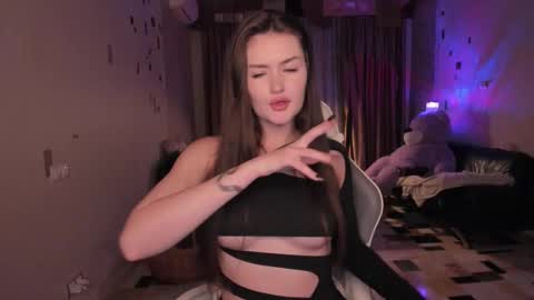 Snapshot of little_panther chatting on November 2025 11:49:02 PM Lilith online show from November 2025 11:49:02 PM