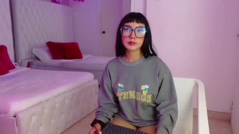 Snapshot of little_paulette chatting on April 2026 03:43:02 AM Paulette online show from April 2026 03:43:02 AM