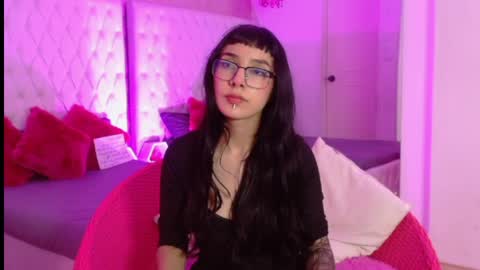 Snapshot of little_paulette chatting on May 2026 04:20:02 AM Paulette online show from May 2026 04:20:02 AM