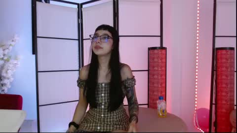 Snapshot of little_paulette chatting on May 2026 04:42:01 AM Paulette online show from May 2026 04:42:01 AM