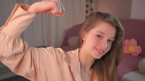 Kiki online show from March 2025 04:18:01 PM