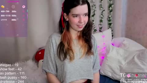 Snapshot of little_teya chatting on September 2025 08:36:02 AM little Teya online show from September 2025 08:36:02 AM