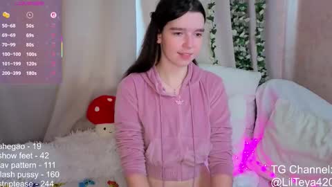 Snapshot of little_teya chatting on September 2025 10:27:01 AM little Teya online show from September 2025 10:27:01 AM