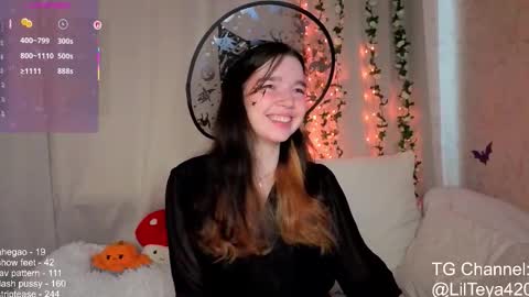 Snapshot of little_teya chatting on October 2025 10:26:01 AM little Teya online show from October 2025 10:26:01 AM