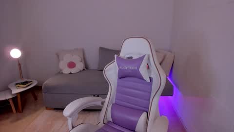 Snapshot of little_xioo chatting on October 2025 01:51:02 PM Xiom online show from October 2025 01:51:02 PM