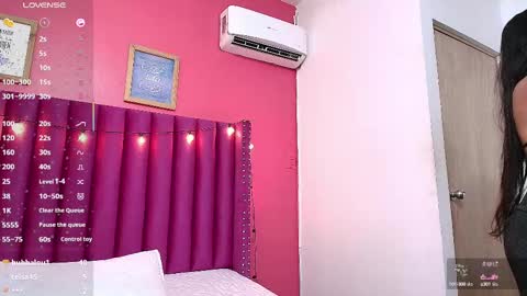 Snapshot of littlee_emilyy_ chatting on February 2025 03:07:02 AM Emily online show from February 2025 03:07:02 AM