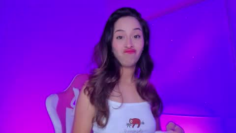 littlee_emma_ online show from February 2026 03:33:01 AM