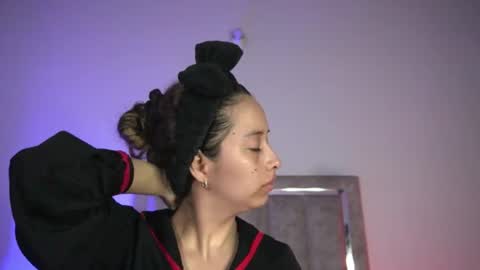 littlee_emma_ online show from June 2026 11:48:01 PM