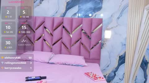 Tania  online show from November 2025 07:57:01 PM