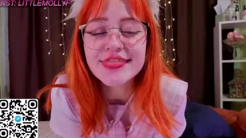 Snapshot of littlefoxyhole chatting on May 2026 02:20:02 AM Molly online show from May 2026 02:20:02 AM