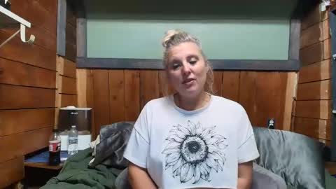 lisanixs online show from May 2026 05:32:02 PM